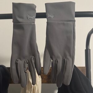 Gray tracksmith NDO gloves medium